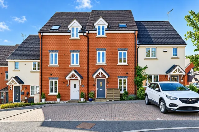 Pembridge Gardens, Bragbury End, SG2, photo 1