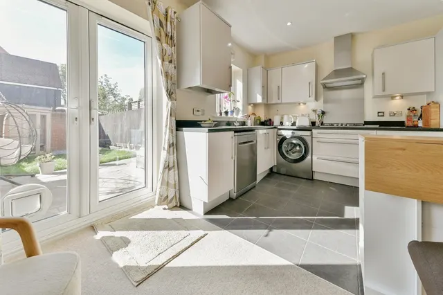 Pembridge Gardens, Bragbury End, SG2, photo 3