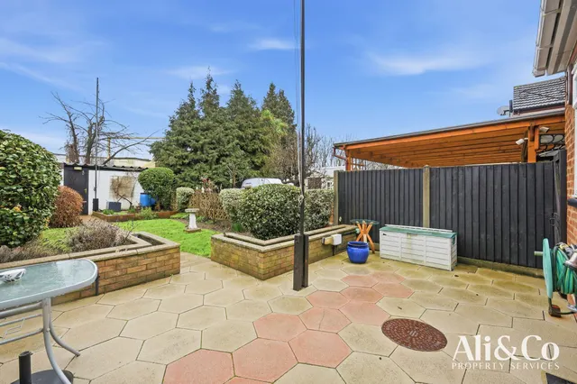 Photo 3 — South View Road, Grays, Essex, RM20 4AT