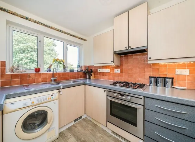 Photo 3 — Glenbuck Road, Surbiton, KT6