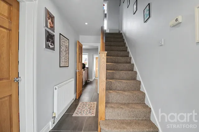 Gurney Close, Stratford, E15, photo 3