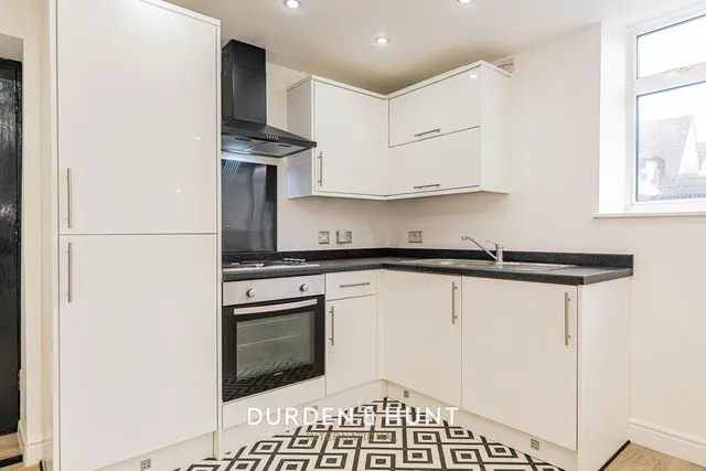 High Road, Woodford Green, IG8, photo 3