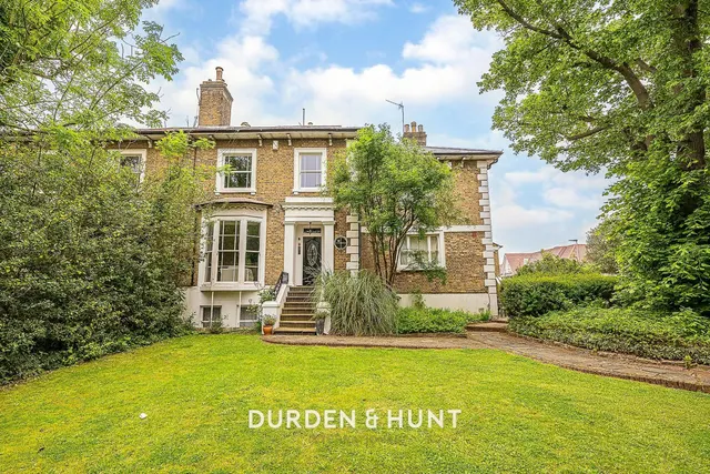 High Road, Woodford Green, IG8, photo 1