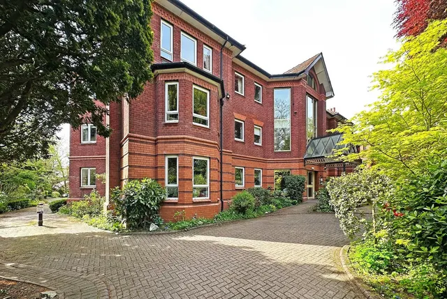 Groby Road, Altrincham, Cheshire WA14 4AN, photo 1