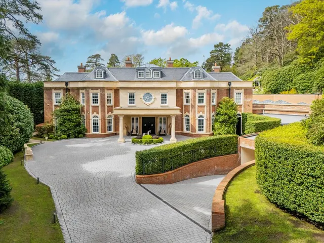 Golf Club Road, St George's Hill, KT13, photo 2