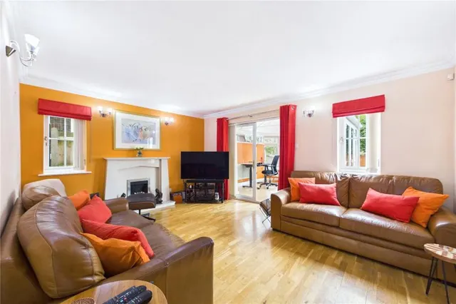 Woodcock Court, Three Mile Cross, RG7, photo 2