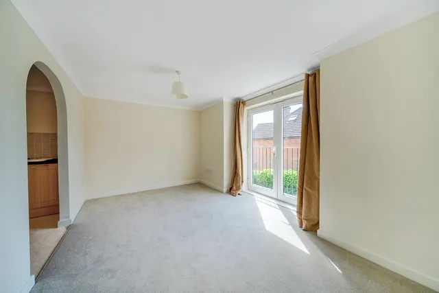 St. James Road, Fleet, GU51, photo 2