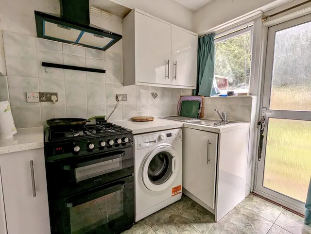 Meadowview Road, London, SE6, photo 3