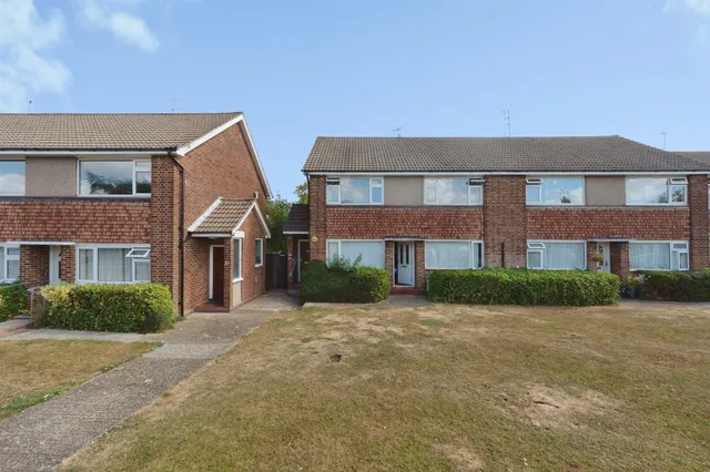 Pentland Road, Bushey, photo 1