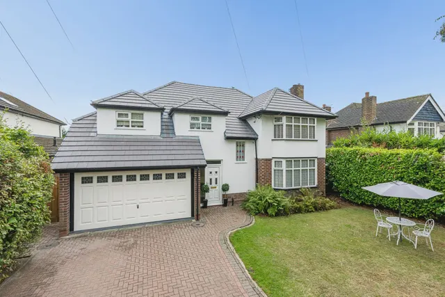The Avenue, Sale, photo 1