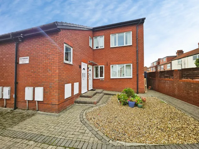 Manor Road, Liverpool, L23, photo 1