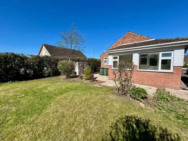 Clifton Avenue, Barlborough, S43, photo 1