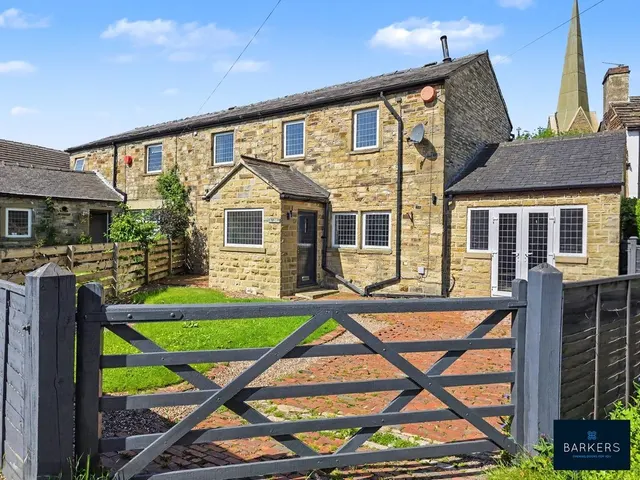 Town Gate, Scholes BD19 6ET, photo 1