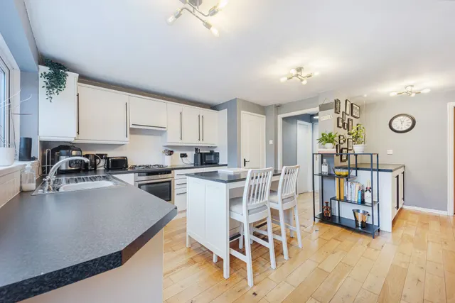 Photo 2 — Beaconsfield Crescent, Widnes, Widnes, WA8 9HP