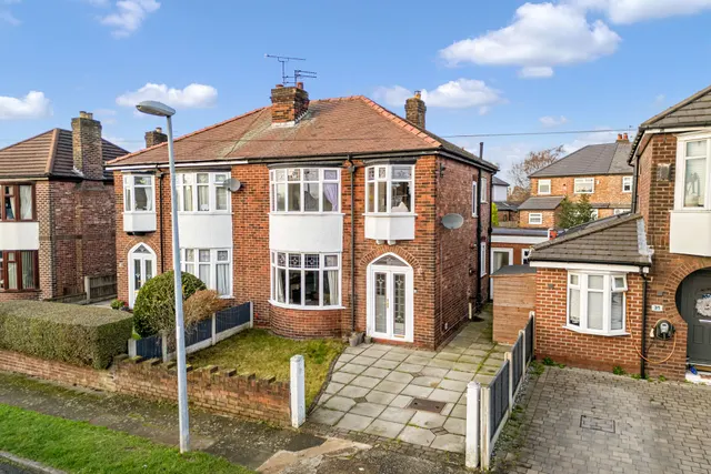 Beaconsfield Crescent, Widnes, Widnes, WA8 9HP, photo 1