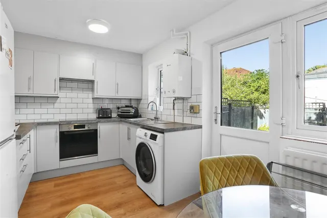 Hadleigh Drive, Sutton, SM2, photo 3
