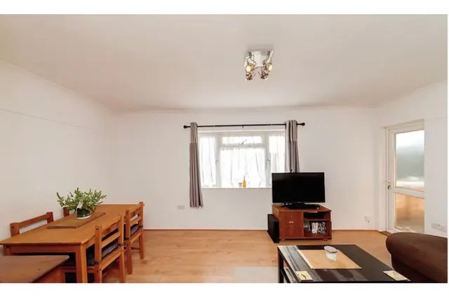 Fryent Way, London, NW9, photo 2