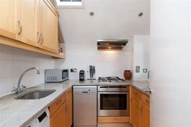Greencroft Gardens, South Hampstead, NW6, photo 2