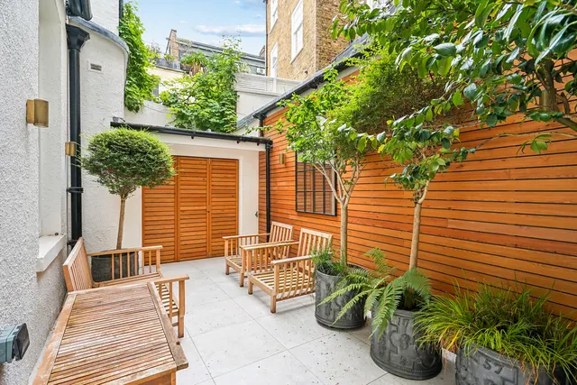 Photo 3 — Wilton Crescent, Belgravia, London