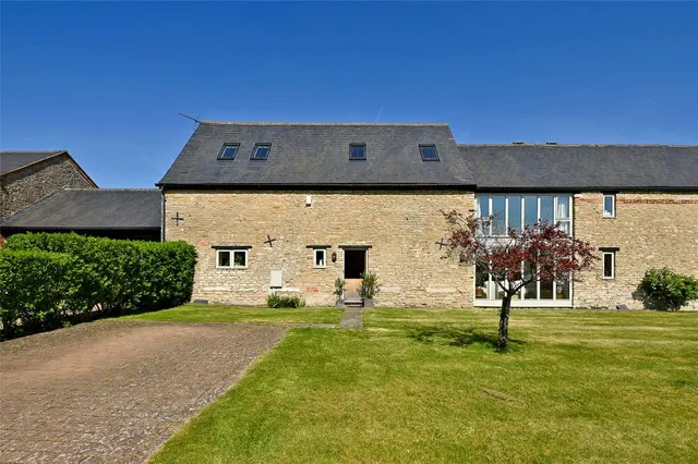 Charlton Road, Evenley, Brackley, Northamptonshire, NN13 5LJ, photo 1