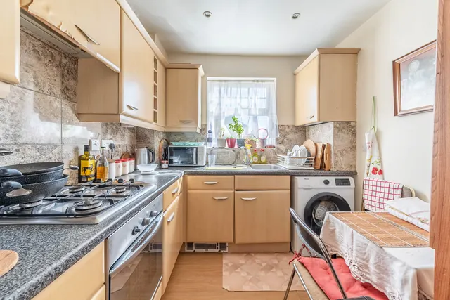 Photo 2 — 31 Rose Bates Drive, London