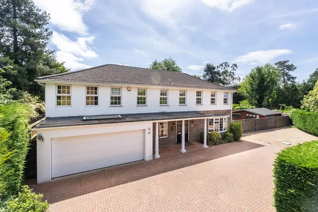 Pine Walk, Cobham, KT11, photo 1
