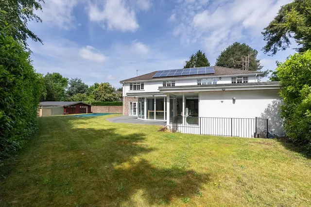 Pine Walk, Cobham, KT11, photo 2