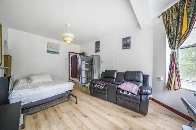 Photo 2 — 27 Liverpool House, Liverpool Road, London