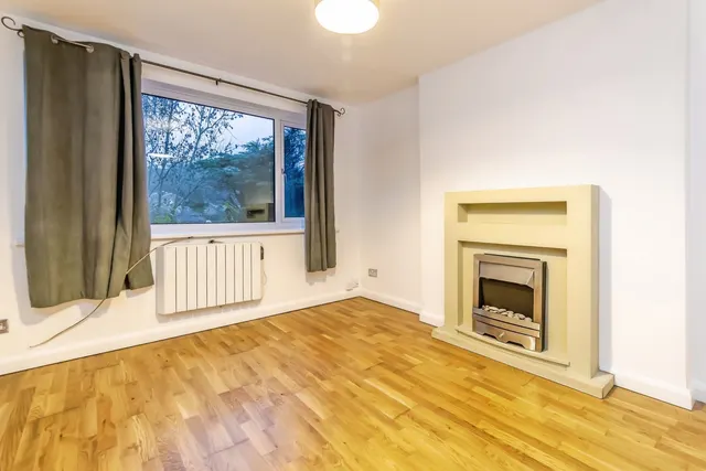 Photo 2 — Rogers Close, Coulsdon, CR5
