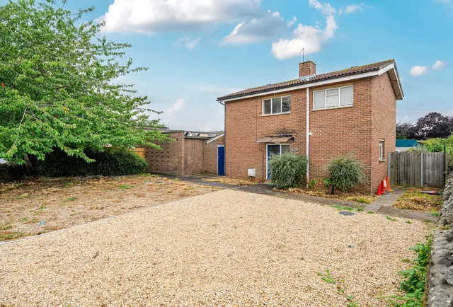 North Street, Gloucestershire, Oldland Common, BS30 8TS, photo 1