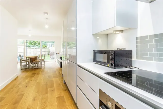 Photo 2 — Cliffe Road, South Croydon, CR2