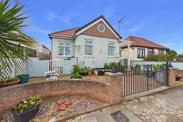 2 bedroom house — Clwyd Gardens, Kinmel Bay, Conwy, LL18