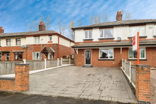 Photo 2 — Boyds Walk, Dukinfield, SK16