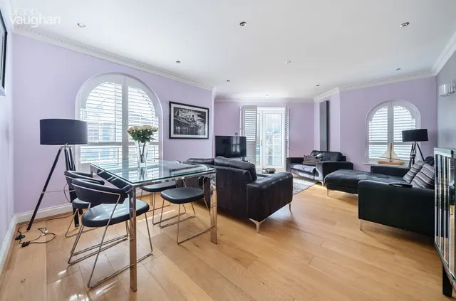 Wellington Court, The Strand, BN2, photo 1