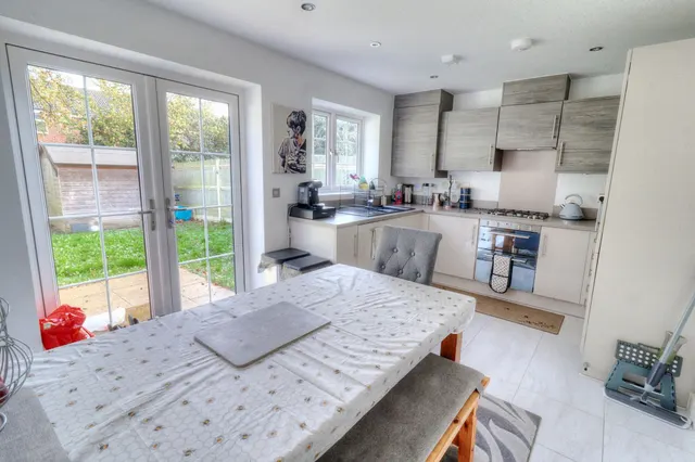 Springbank Road, Lane End, HP14, photo 3