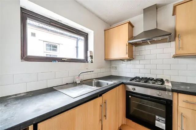 Victoria Road, Redhill, RH1, photo 2