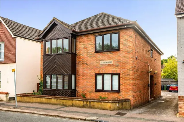Victoria Road, Redhill, RH1, photo 1