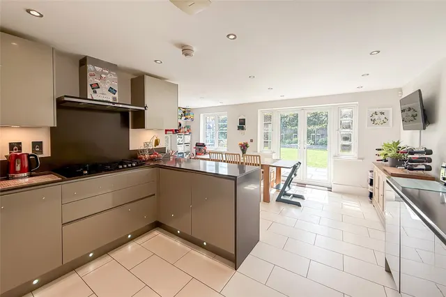 Photo 2 — Miley Close, Harpenden, Hertfordshire, AL5 3DS
