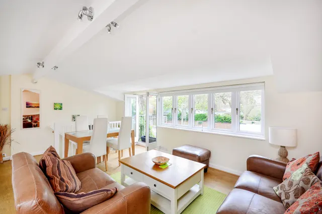 Photo 2 — 2a Beechwood Avenue, Richmond