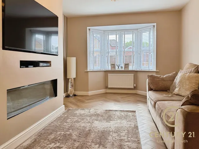 Elmswood Avenue, Hunts Cross, L25, photo 3