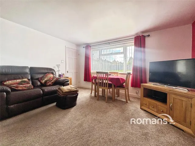 Swallow Close, Yateley, GU46, photo 3