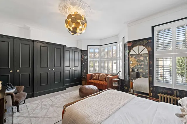 Photo 3 — Wroughton Road, London, SW11 6BG
