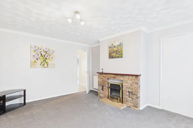 Canterbury Close, Spalding, PE11, photo 3