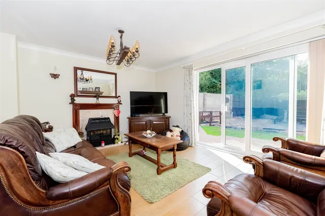Willowford, Yateley, photo 2