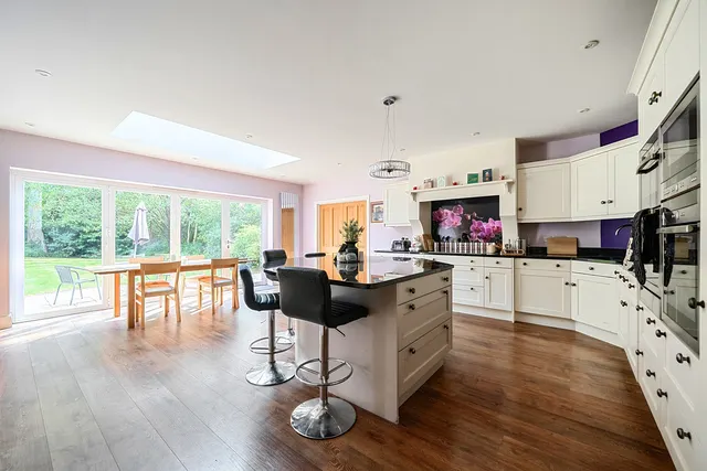 Dukes Wood Drive, Gerrards Cross, SL9, photo 3