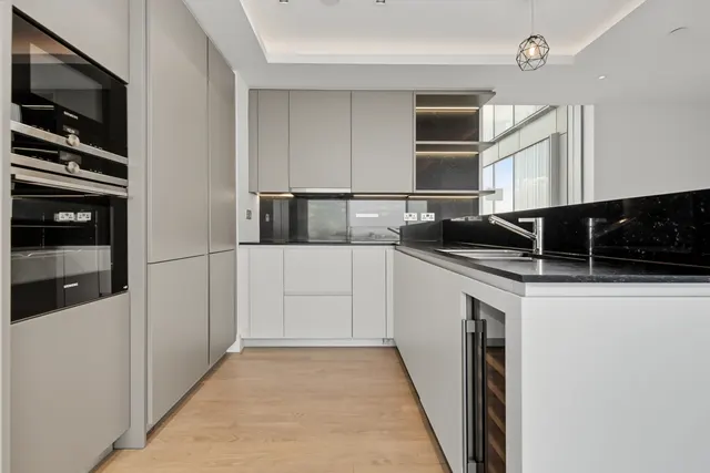 Photo 3 — Bollinder Place, Carrara Tower, EC1V