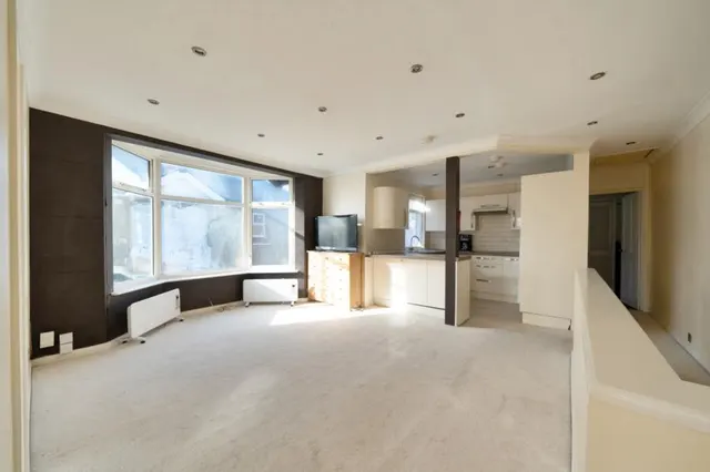 West Wycombe Road, High Wycombe, HP12, photo 2
