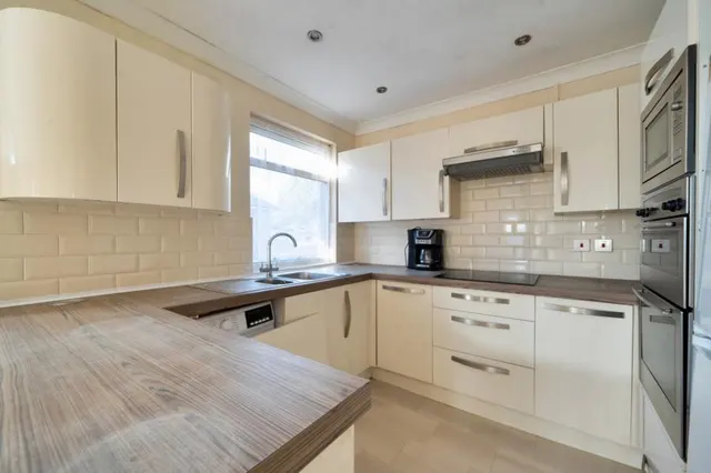 West Wycombe Road, High Wycombe, HP12, photo 3