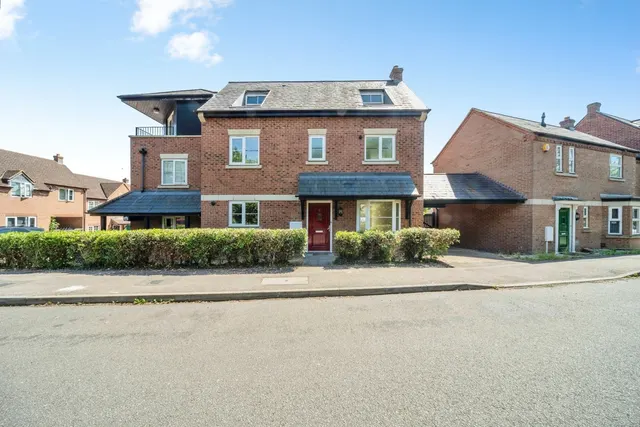 Southland Drive, Bletchley, Milton Keynes, Buckinghamshire, MK2, photo 1