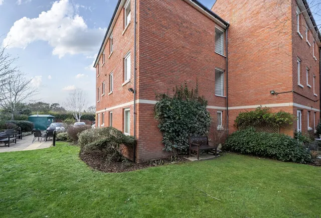 London Road, Gloucester, GL1 3QE, photo 1